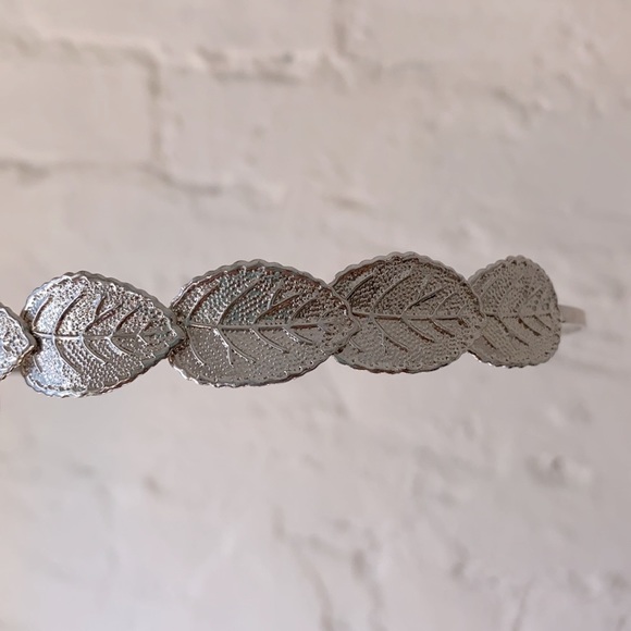 Leaf Asymmetrical Headband - Picture 6 of 9
